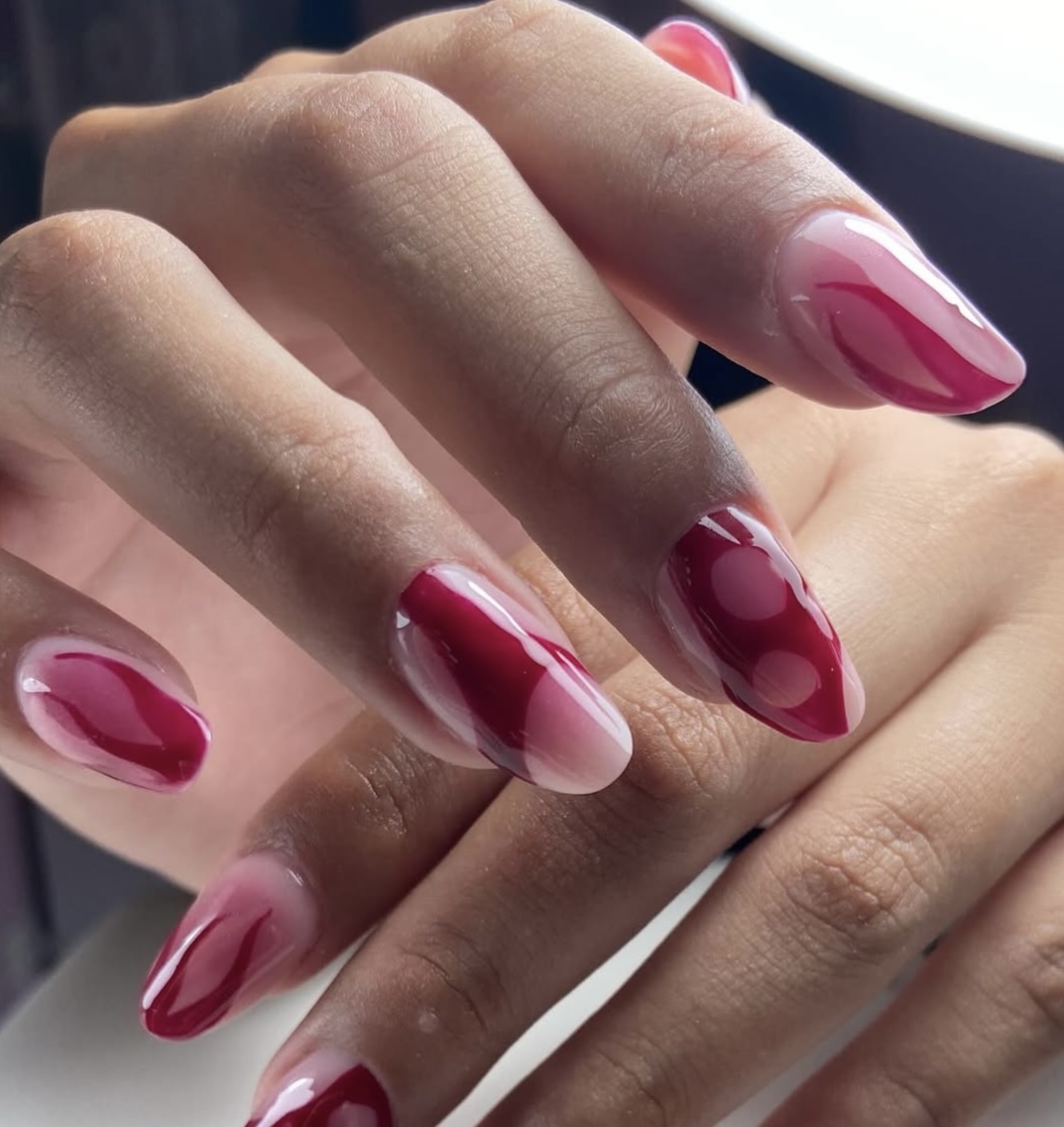 Manicure rosso ciliegia